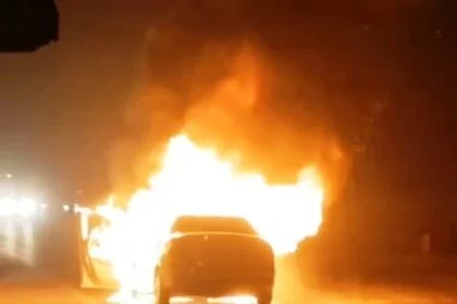 बेगूसराय में चलती कार में लगी भीषण आग, सूझबूझ से बची चालक की जान, गाड़ी राख 27