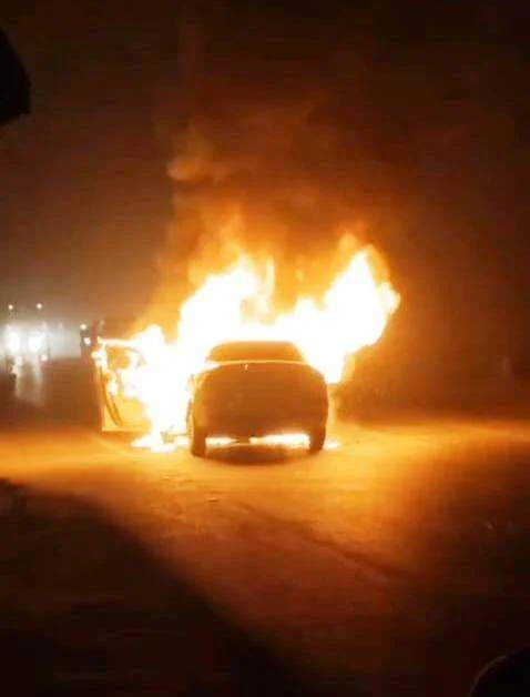 बेगूसराय में चलती कार में लगी भीषण आग, सूझबूझ से बची चालक की जान, गाड़ी राख 2