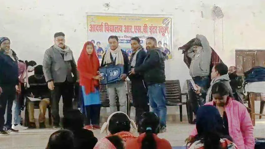 समस्तीपुर: आर.एस. बी इंटर कॉलेज में 'वीर बाल दिवस' का आयोजन, समाजसेवी मनीष यादव ने बच्चों को दी प्रेरणा 13