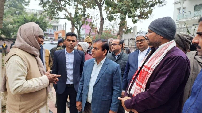 सिमरिया पहुंचे डीएम श्रीकांत शास्त्री: राष्ट्रकवि दिनकर के आवास और पुस्तकालय का लिया जायजा, धरोहरों को सहेजने पर दिया जोर 1