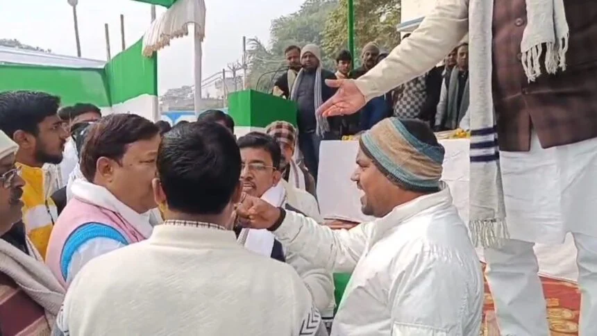 नालंदा: एनडीए जीत के जश्न में विवाद, जदयू कार्यकर्ताओं में जमकर धक्का-मुक्की” सम्मान समारोह बना अखाड़ा 1