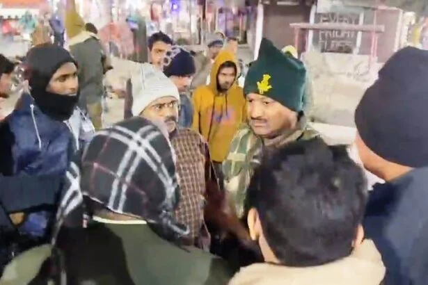 समस्तीपुर: डायल 112 पर गंभीर आरोप: घायल को अस्पताल नहीं पहुंचाने पर वीडियो बनाने से नाराज़ पुलिसकर्मी ने दे डाली धमकी 1