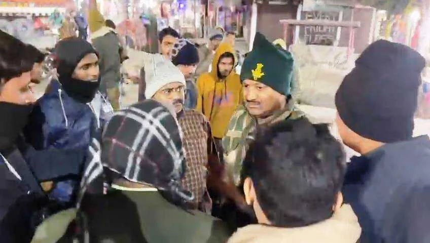 समस्तीपुर: डायल 112 पर गंभीर आरोप: घायल को अस्पताल नहीं पहुंचाने पर वीडियो बनाने से नाराज़ पुलिसकर्मी ने दे डाली धमकी 1