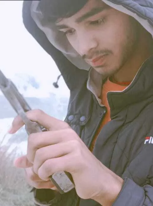 समस्तीपुर: हाथों में हथियार, दिल में 'खाकी' का खौफ नहीं; तीन युवकों की तस्वीर सोशल मीडिया पर वायरल 3