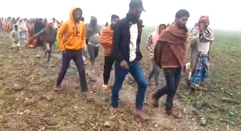 बेगूसराय में सनसनी: लापता किसान का बहियार में मिला शव, आक्रोशित परिजनों ने किया जोरदार हंगामा 2