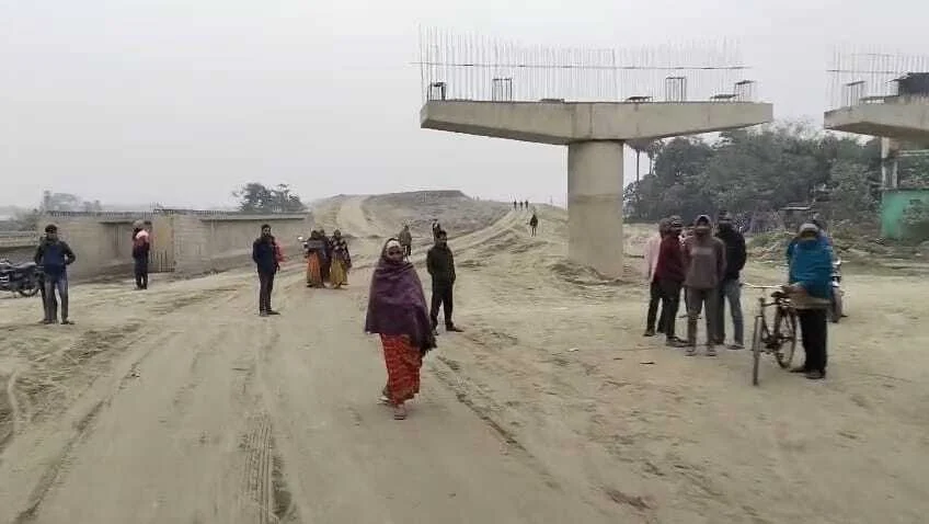 समस्तीपुर: निर्माणाधीन एक्सप्रेस-वे पर दर्दनाक हादसा, अपनी ही गाड़ी के पहिए के नीचे दबने से चालक की मौत 3