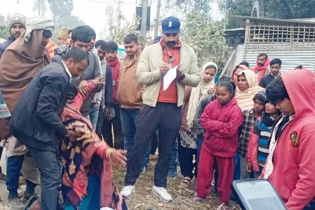 वीरपुर में सनसनी: बिना पोस्टमार्टम किशोर का शव ले जा रही पुलिस को देख मची अफरा-तफरी, परिजनों का रो-रोकर बुरा हाल 7