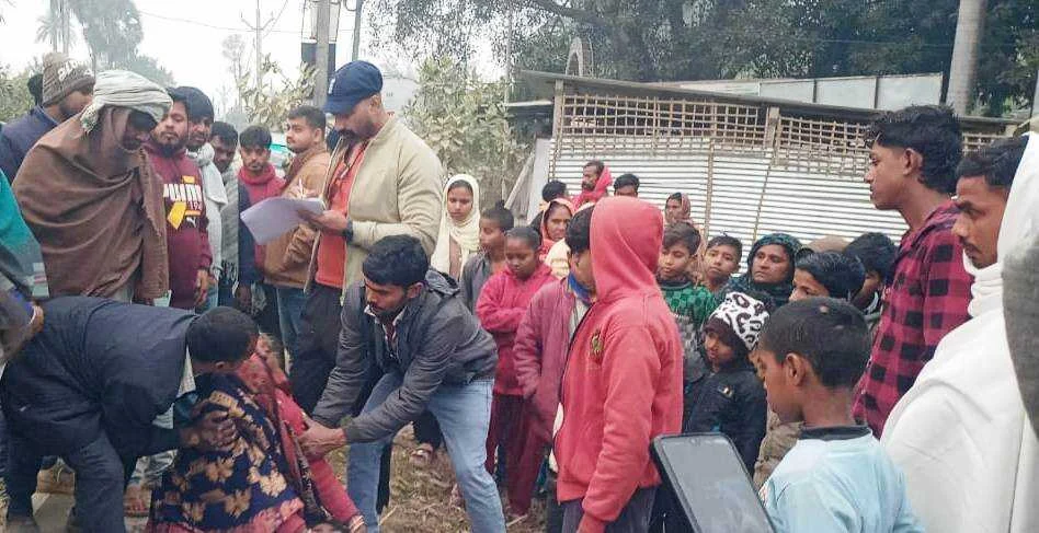 वीरपुर में सनसनी: बिना पोस्टमार्टम किशोर का शव ले जा रही पुलिस को देख मची अफरा-तफरी, परिजनों का रो-रोकर बुरा हाल 2