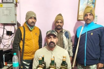 भगवानपुर पुलिस की कार्रवाई: संजात में सरसों के खेत से विदेशी शराब बरामद, कारोबारी फरार 27