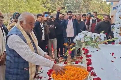 नालंदा पहुंचे मंत्री श्रवण मंत्री कुमार,पूर्व मुखिया रत्नेश कुमार के पुण्यतिथि कार्यक्रम में बोले 2005 के बाद बदला बिहार, नीतीश कुमार का विकास मॉडल देश के लिए मिसाल 25