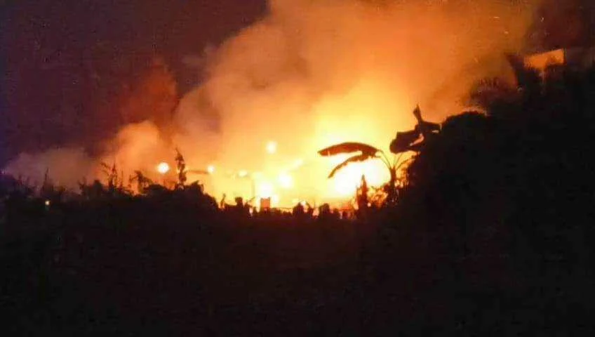 समस्तीपुर: वारिसनगर में अनाज और खाद के गोदाम में लगी भीषण आग, लाखों का सामान जलकर राख 7