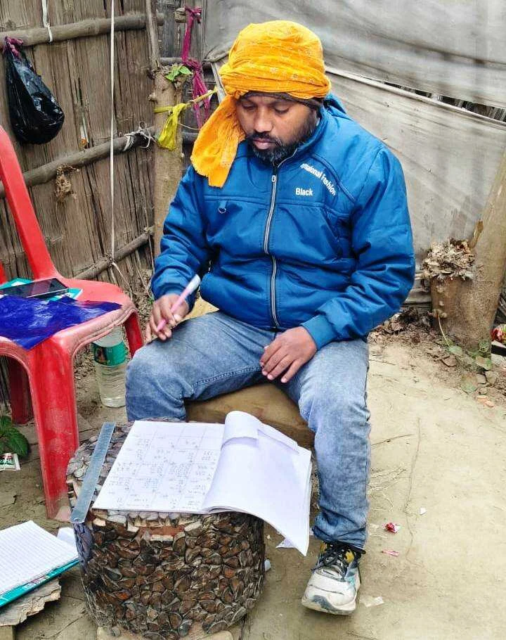 समस्तीपुर: बूढ़ी गंडक किनारे सट्टेबाजी का 'खुला खेल', झोपड़ी में सज रही जुए की महफिल, सोशल मीडिया पर वायरल हुआ सट्टे का वीडियो 6