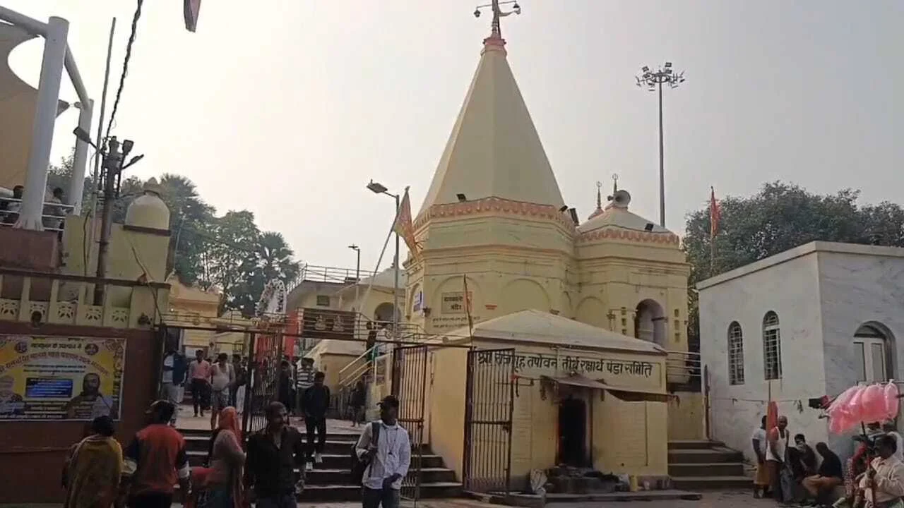 पर्यटन स्थल राजगीर में नव वर्ष को लेकर पर्यटकों की उमड़ी भीड़, पर्यटक रोप वे, घोड़ा- कटोरा समेत अन्य पर्यटन स्थल पर पहुंच कर राजगीर की वादियां का ले रहे आनंद 2