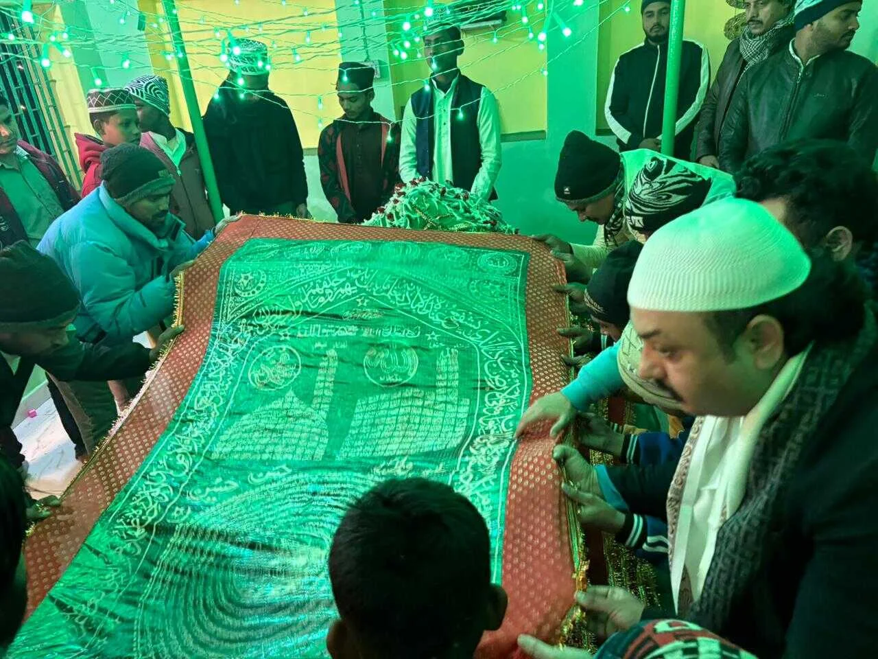 देवना इंडस्ट्रियल एरिया में अजगैबी पीर बाबा के मजारशरीफ हिन्दू मुस्लिम एकता का प्रतीक है - मो मासूम खान 12