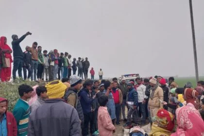 बरौनी: बथौली पंचायत के बहियार में पेड़ से लटका मिला युवक का शव, इलाके में फैली सनसनी 16