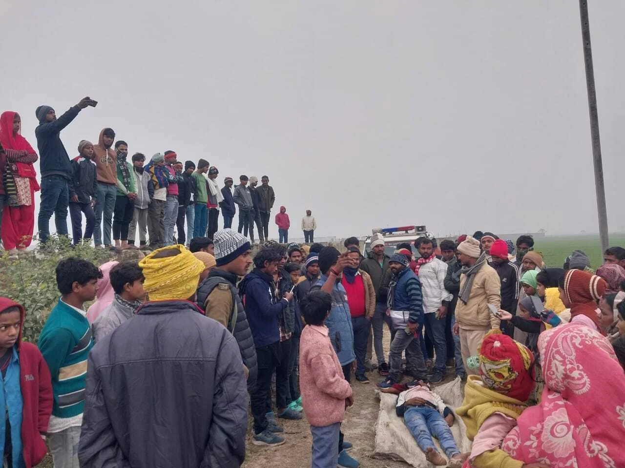 बरौनी: बथौली पंचायत के बहियार में पेड़ से लटका मिला युवक का शव, इलाके में फैली सनसनी 10