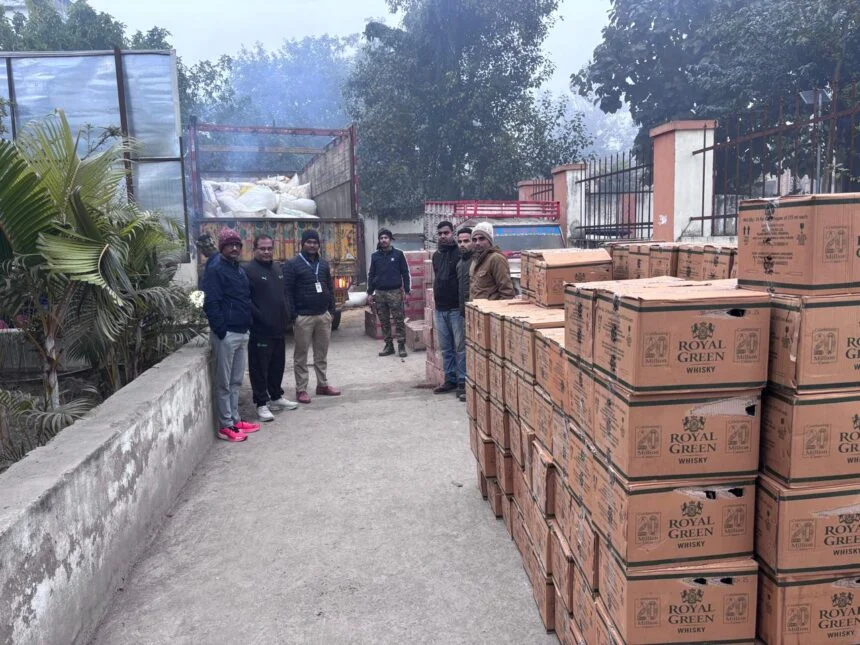 शराबबंदी पर सख्ती: समस्तीपुर उत्पाद पुलिस की बड़ी कामयाबी, ट्रक में लदी 4428 लीटर विदेशी शराब पकड़ी 1