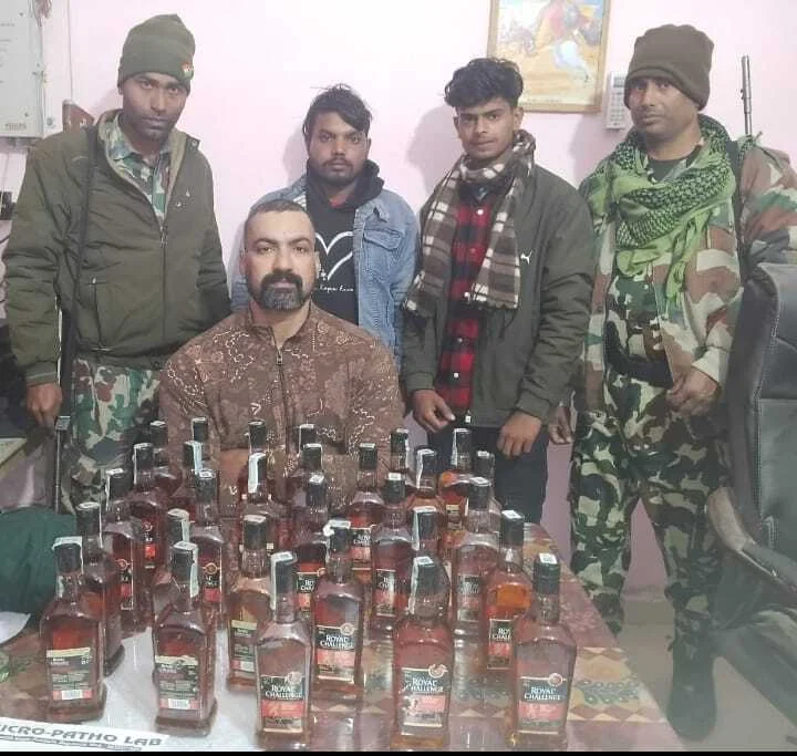 भगवानपुर पुलिस ने विदेशी शराब के साथ दो युवक को किया गिरफ्तार 10