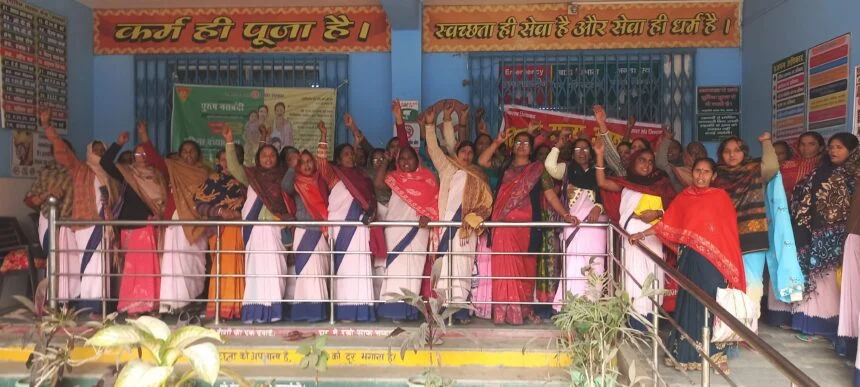 बछवाड़ा में मानदेय और सरकारी दर्जे की मांग को लेकर सीएचसी में तालाबंदी, आशा कार्यकर्ताओं की अनिश्चितकालीन हड़ताल शुरू 1