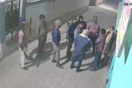 समस्तीपुर: मुख्यमंत्री की 'समृद्धि यात्रा' से पहले पुलिसिया कार्रवाई: रात 1:30 बजे माले नेता के घर की घेराबंदी, परिजनों में आक्रोश 30