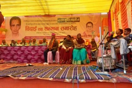 उच्चतर माध्यमिक विद्यालय बनवारीपुर में सेवानिवृत्त लिपिक को दी गई भावभीनी विदाई 24