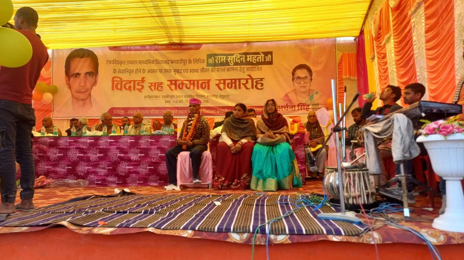 उच्चतर माध्यमिक विद्यालय बनवारीपुर में सेवानिवृत्त लिपिक को दी गई भावभीनी विदाई 3