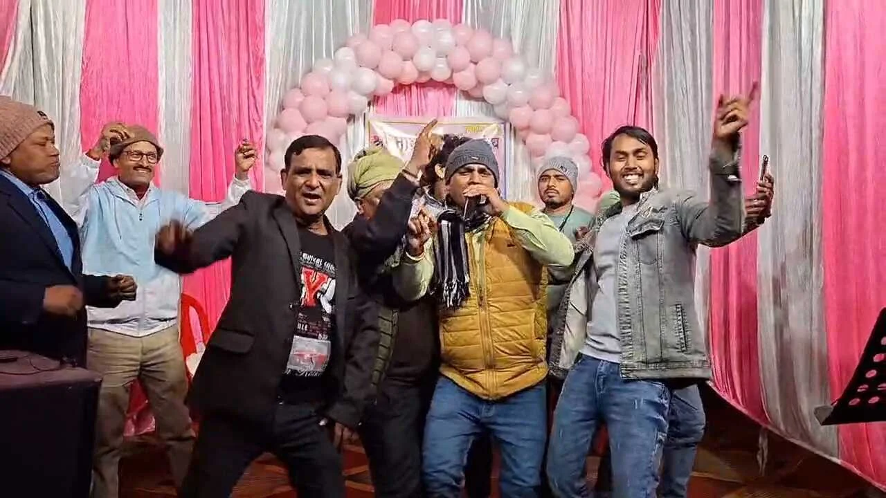 नववर्ष को लेकर देर रात तक लोगों ने की मस्ती, आतिशबाजी कर नव वर्ष 2026 का किया स्वागत 3