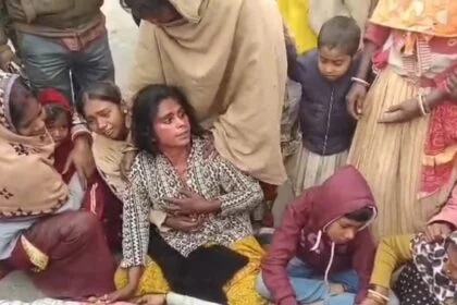 बेगूसराय में तेज रफ्तार बस ने एक युवक को कुचला, युवक की घटना स्थल पर दर्दनाक मौत 32