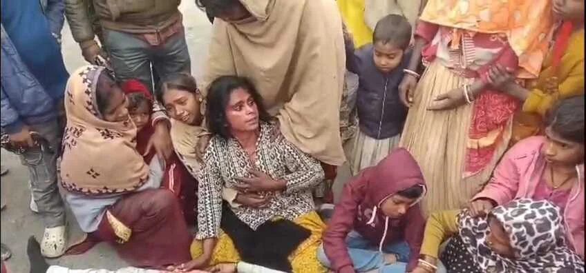 बेगूसराय में तेज रफ्तार बस ने एक युवक को कुचला, युवक की घटना स्थल पर दर्दनाक मौत 1