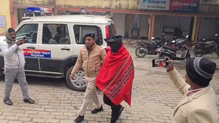 बेगूसराय पुलिस को सफलता: चर्चित सुमित मर्डर केस का मुख्य आरोपी गुलशन चढ़ा हत्थे, वारदात में प्रयुक्त गाड़ी भी बरामद 3