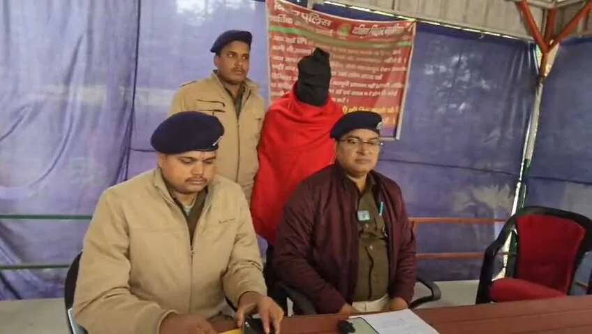 बेगूसराय पुलिस को सफलता: चर्चित सुमित मर्डर केस का मुख्य आरोपी गुलशन चढ़ा हत्थे, वारदात में प्रयुक्त गाड़ी भी बरामद 1