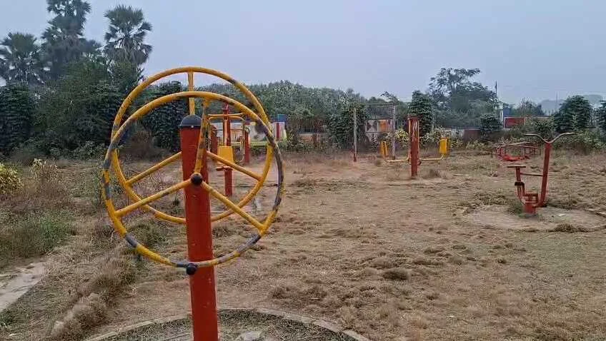 नालंदा के नानद गांव में विकास का दावा फेल, CM के सामने चमका, जनता के सामने उजड़ा, गोद लिया गांव भी बदहाल 2