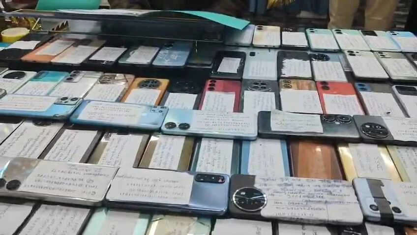 समस्तीपुर पुलिस का बड़ा धमाका: एक साथ बरामद किए 116 मोबाइल, मालिकों को मिलते ही खिले चेहरे 3
