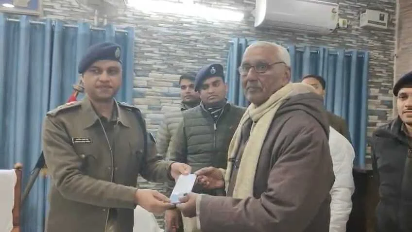 समस्तीपुर पुलिस का बड़ा धमाका: एक साथ बरामद किए 116 मोबाइल, मालिकों को मिलते ही खिले चेहरे 5