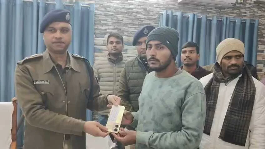 समस्तीपुर पुलिस का बड़ा धमाका: एक साथ बरामद किए 116 मोबाइल, मालिकों को मिलते ही खिले चेहरे 4
