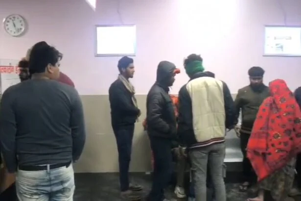 बेगूसराय में तेज रफ्तार हाईवा ट्रक ने तीन लोगों को कुचला, तीनो गंभीर रूप से घायल 3