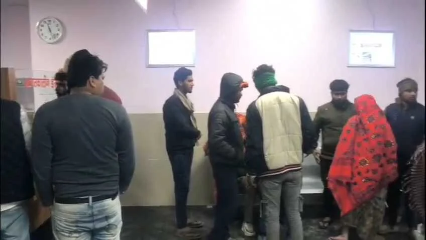 बेगूसराय में तेज रफ्तार हाईवा ट्रक ने तीन लोगों को कुचला, तीनो गंभीर रूप से घायल 9