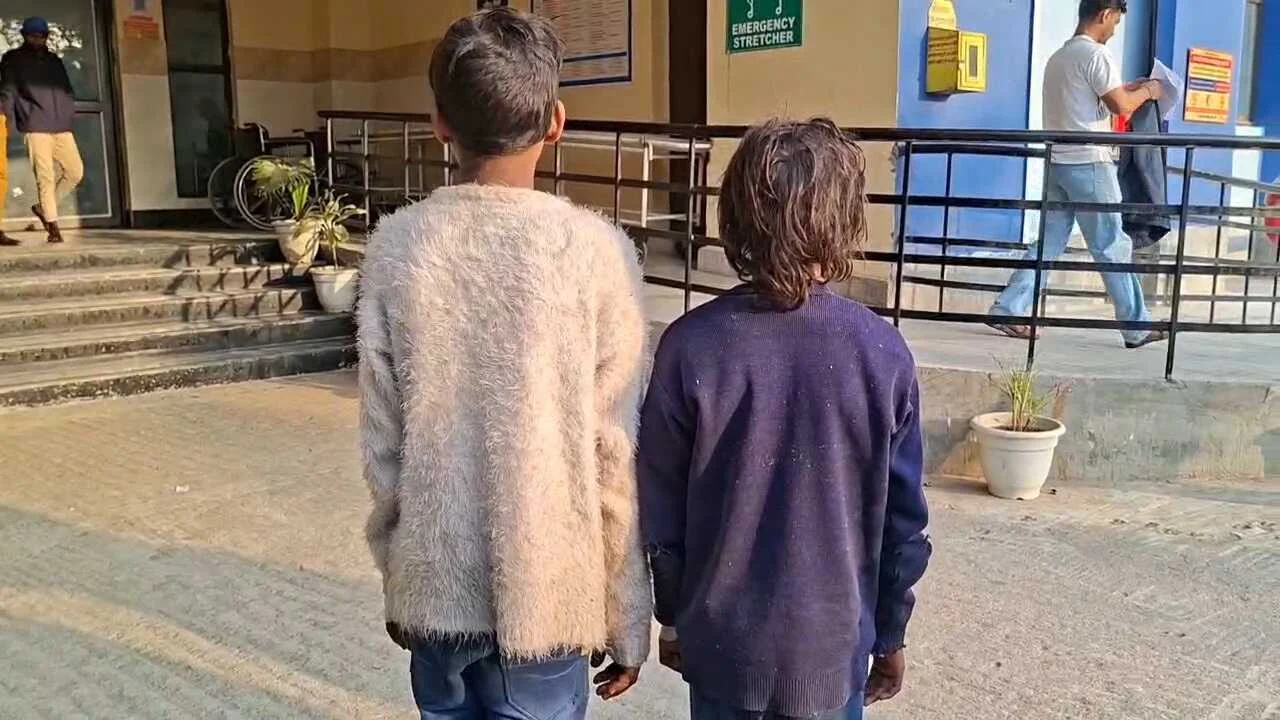 नालंदा में हैवानियत: चोरी के आरोप में भाई-बहन को बनाया बंधक, गर्म लोहे से दागने के बाद जख्मों पर छिड़का नमक 4