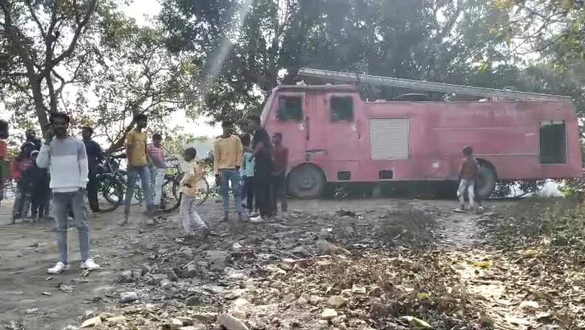 समस्तीपुर में सिलेंडर फैक्ट्री की यूनिट में लगी आग, दमकल की गाड़ियों ने पाया काबू 2