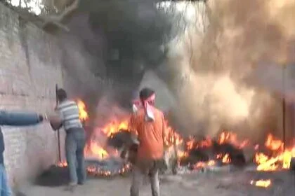 समस्तीपुर में सिलेंडर फैक्ट्री की यूनिट में लगी आग, दमकल की गाड़ियों ने पाया काबू 28