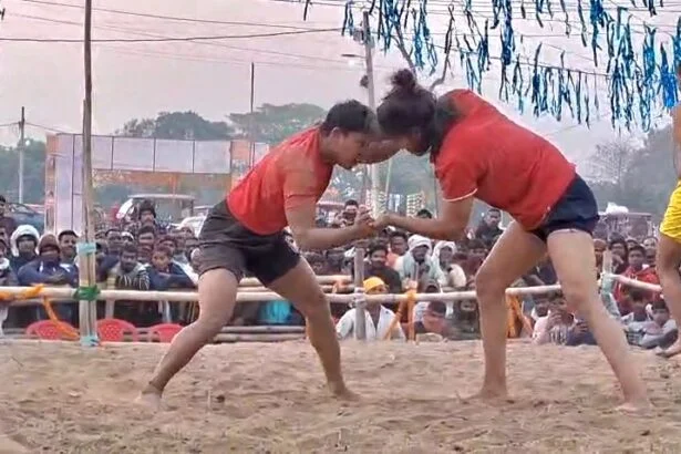नालंदा: मकर मेले मे दंगल प्रतियोगिता बना आकर्षण का केंद्र, बिहार झारखण्ड उत्तरप्रदेश हरियाणा के महिला और पुरुष पहलवान ले रहे है हिस्सा 3
