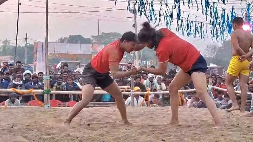 नालंदा: मकर मेले मे दंगल प्रतियोगिता बना आकर्षण का केंद्र, बिहार झारखण्ड उत्तरप्रदेश हरियाणा के महिला और पुरुष पहलवान ले रहे है हिस्सा 1