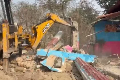 समस्तीपुर: मगरदही घाट पर चला नगर निगम का बुलडोजर, अतिक्रमण हटाओ अभियान से मचा हड़कंप 29