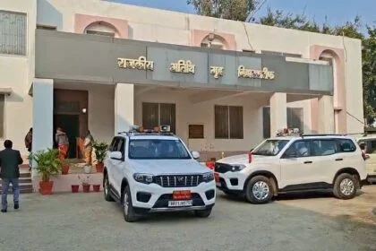 नालंदा: अनूसूचित जाति आयोग की बैठक पर सियाशी घमासान, सांसद कौशलेंद्र कुमार और आयोग के सदस्य आमने-सामने 21