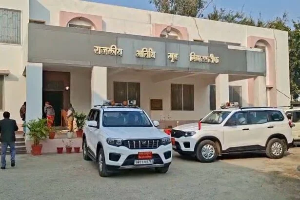 नालंदा: अनूसूचित जाति आयोग की बैठक पर सियाशी घमासान, सांसद कौशलेंद्र कुमार और आयोग के सदस्य आमने-सामने 1