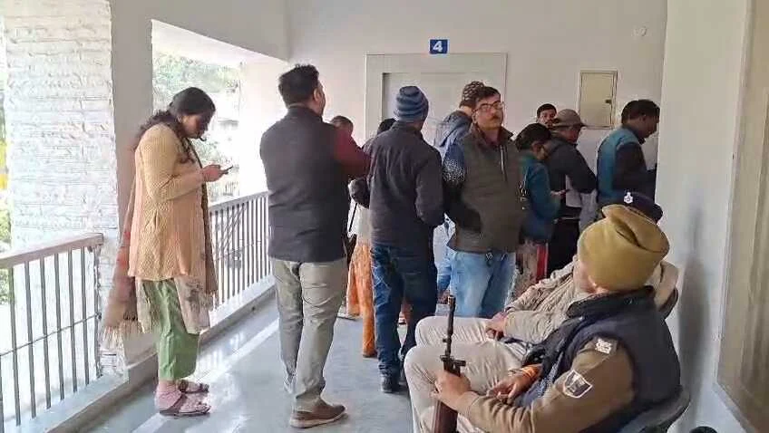 नालंदा: अनूसूचित जाति आयोग की बैठक पर सियाशी घमासान, सांसद कौशलेंद्र कुमार और आयोग के सदस्य आमने-सामने 2