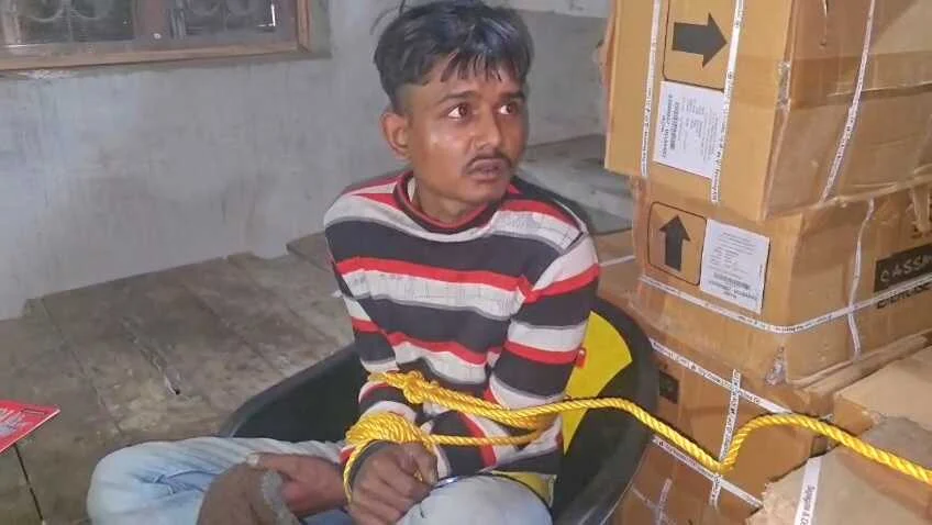 बेगूसराय में किताब गोदाम में चोरी करते रंगे हाथ पकड़ा गया युवक, लोगों ने हाथ-पैर बांधकर रातभर बनाया बंधक 5