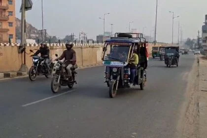 सड़क सुरक्षा पर सरकार का बड़ा फैसला: नेशनल और स्टेट हाईवे पर ई-रिक्शा के चलने पर लगी रोक 20
