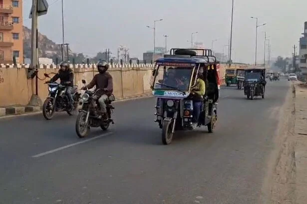 सड़क सुरक्षा पर सरकार का बड़ा फैसला: नेशनल और स्टेट हाईवे पर ई-रिक्शा के चलने पर लगी रोक 1