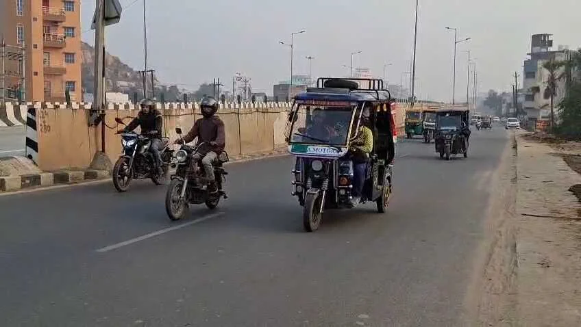 सड़क सुरक्षा पर सरकार का बड़ा फैसला: नेशनल और स्टेट हाईवे पर ई-रिक्शा के चलने पर लगी रोक 7